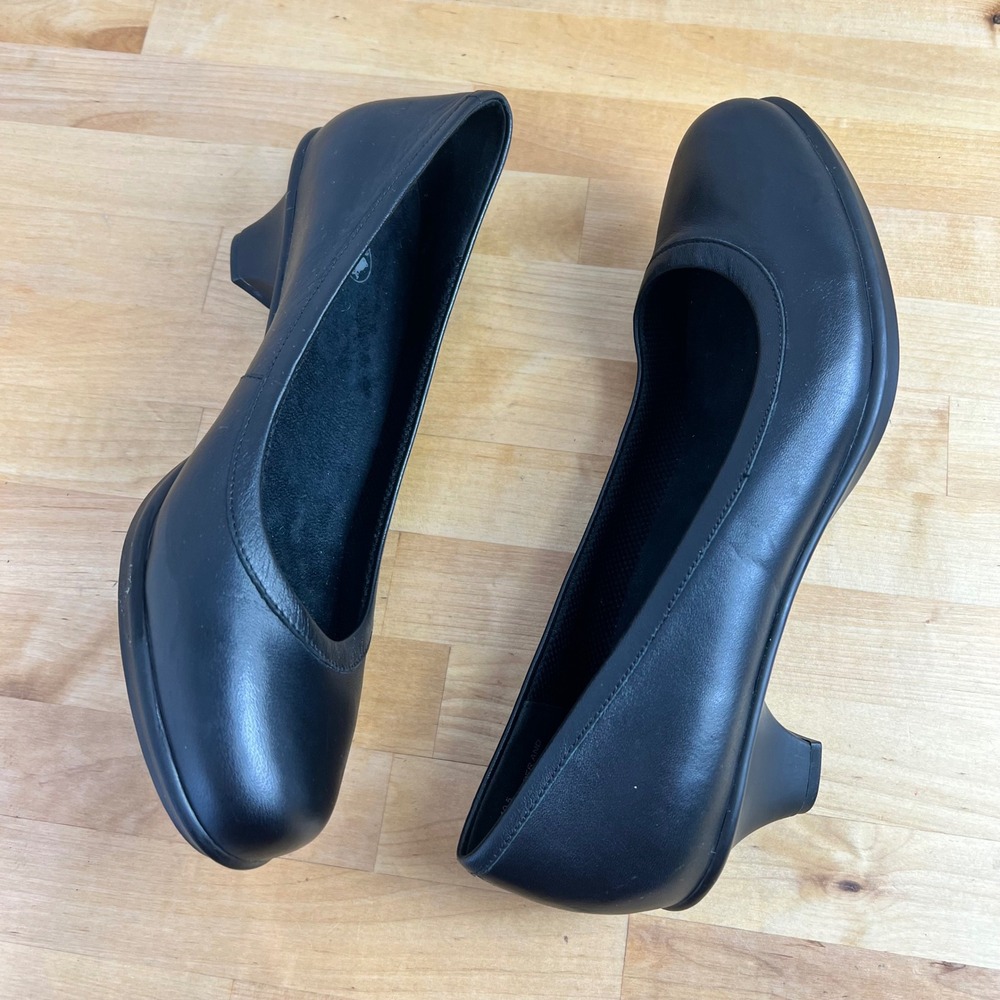 Classic Black Low Heel Women's Pump - Picture 8 of 11